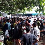 Dimudahkan Dapat Sembako, Ratusan Warga Mamuju “Serbu” Kediaman H. Damris