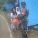 Babinsa Kelurahan Dayang Inna Salurkan Bantuan Sembako Kepada Masyarakat Korban Gempa