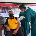 Terima Vaksinasi Tahap Dua, Kapolda Sulbar Berpesan “Jangan Takut Divaksin”