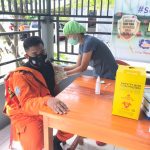 Dukung Pencegahan Covid 19, Personil Basarnas Mamuju Ikut Vaksinasi