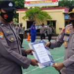 Dua Personil Polres Polman Terima Penghargaan