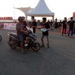 Komunitas Musisi Mamuju Berbagi Takjil dan Masker