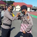 Kapolres Pasangkayu Berikan Penghargaan Kepada Briptu Zulfahmi Atas Juara Lomba Dai Polri Nasional.