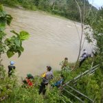 Seorang Anak Terseret Arus Sungai Mambi, Personil Polres Mamasa Diturunkan Mencari Korban
