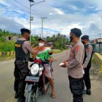 Gelar KRYD, Satuan Samapta Polres Mateng Beri Himbauan Untuk tetap Disiplin Prokes dan Bagikan Masker Gratis