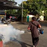 Urkes Polres Polman Bersama Dinkes Polman Melaksanakan Fogging Di Mako Polres Polman