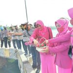Peringati Hari Bhayangkara Ke-75, Polres Mateng Gelar Upacara Tabur Bunga Di Dermaga Babana