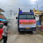 Cegah Covid-19, Polres Mateng Semprotkan Disinfektan ke Jalan Raya Pakai Mobil Water Canon