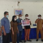 Ringankan Beban Ekononi Warga Ditengah Pandemi Covid-19, Kades Kalumpang Salurkan BLT-DD