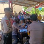 Polsek Topoyo Laksanakan Gerai Vaksin Presisi di halaman Polsek Topoyo