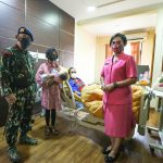 HUT ke-76 Brimob, Kapolri Jenguk Anggota yang Tertembak saat Bertugas