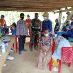 Bhabinkamtibmas & Babinsa Pantau Pelaksanaan Vaksinasi