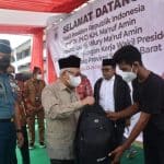 Kunjungi Sulbar, Wapres RI Serahkan Bantuan Kepada Anak Putus Sekolah