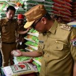 Pj Gubernur Sulbar Prof Zudan Cek Harga Komoditas Pangan di Pasar Mamuju Tengah