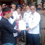 Temui Massa Aksi, Sekda Mamasa Sampaikan Tidak Ada Mutasi ASN