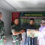 Petani di Polman Antusias Terima Pupuk Organik dari Danrem 142 Tatag