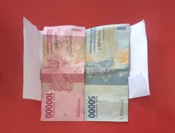 Bagi Amplop di Rumah Ketua Lembaga Hadat Mamasa, Yahuda Salempang : Kami Hargai Lembaga Hadat, Jangan Dinodai