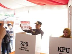Pj.Gubernur Sulbar Zudan Nyoblos di TPS 17 Simboro-Mamuju