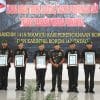Danrem 142 Tatag Beri Penghargaan Dandim dan Babinsa Terbaik di Acara Sertijab