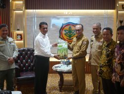 Akhiri Masa Jabatan, Pj Gubernur Sulbar Terima Bantuan Bibit Dari Kementan Untuk Petani Sulbar