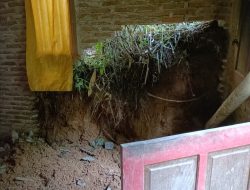 Dua Rumah Warga Desa Salubulo Tertimbun Longsor