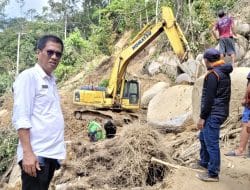 Percepat Buka Akses Mambi-Bambang, Kadis PUPR Turun Langsung Pantau Proses Pengerjaan