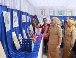 Bupati Mamuju Kagum Terhadap Pameran Pendidikan yang Diselenggarakan Disdikpora