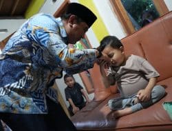 Pj Gubernur Sulbar Bantu Biaya Pengobatan Anak Penderita Sakit Ginjal di Polman