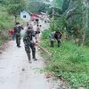 Babinsa Koramil Sumarorong Bersama Warga Binaannya Melaksanakan Karya Bakti