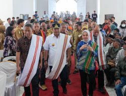 Bakti Sosial, Kemensos Salurkan Bansos Senilai 140 Miliar di Mamasa