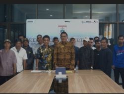 DKP Sulbar Serahkan Bantuan ke Nelayan