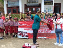 Pengurus Pusat Pemuda Toraja Indonesia Salurkan Bantuan Seragam Sekolah di Tana Toraja, Mamasa, dan Toraja Utara