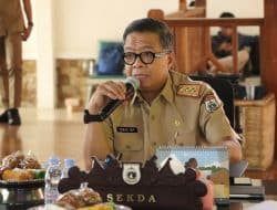 Sekprov Muhammad Idris Pimpin Rapat Monev BLUD RSUD Regional Sulbar Triwulan III 2024