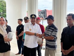 Dukung program Makan Bergizi Gratis di Mateng, Pj Bahtiar Bagikan Bibit Nila Kepada Sejumlah Kades