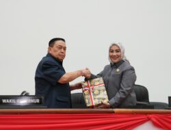 Wakil Ketua DPRD Sulbar Terima LKPJ Pemprov Sulbar Tahun 2024