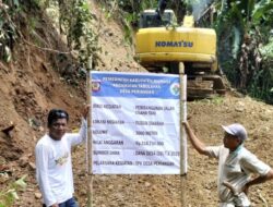 Tingkatkan Produksi, Pemdes Periangan Bangun Jalan Tani