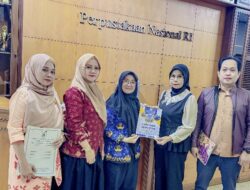 DPKD Sulbar Serahkan Laporan Semester DAK Non-Fisik ke Perpusnas RI: Langkah Kuat Akuntabilitas Program Perpustakaan