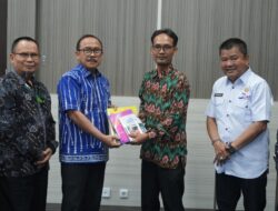 Wujudkan Sulbar Cerdas, PT Intan Pariwara Serahkan 670 Buku ke Perpusip Sulbar