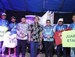 Ribuan Warga Padati Pantai Banua Sendana, Saksikan Penyerahan Hadia Untuk Para Juara Sandeq Silumba 2025