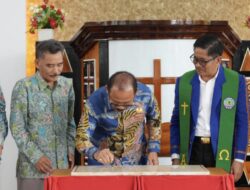 Gubernur Sulbar Resmikan Prasasti GTM Bukit Zaitun Mamuju, Janjikan Ambulans untuk Jemaat