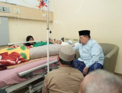 Wagub Sulbar Jenguk Tokoh Masyarakat, Sampaikan Harapan untuk Kesembuhan