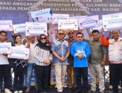 Gubernur Suhardi Duka Serahkan Bantuan Rp1,23 Miliar untuk Jaminan Kesehatan 3.644 Jiwa di Majene