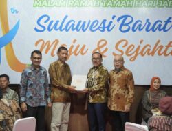 Malam Ramah Tamah HUT Sulbar ke-21, Dokumen Perjuangan Diserahkan ke Gubernur SDK