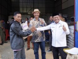 Dulu Diragukan, Kini Bupati Mamasa Buktikan Janji Salurkan Pupuk Gratis
