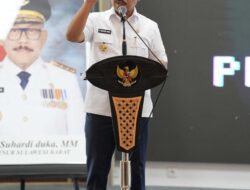 Tanpa Jasa Guru, Tak Ada Pejabat: Gubernur Suhardi Duka Puji Peran Strategis Pendidik di Sulbar