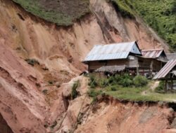 Perkampungan Penatangan di Ujung Bahaya, Rumah Warga Nyaris Amblas, Kades Minta Bantuan