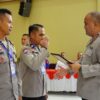 Kapolda Sulbar Serahkan Reward kepada Bhabinkamtibmas Berprestasi