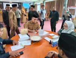 Bupati dan Wabup Mamuju Tengah Tunaikan Zakat di Awal Ramadan, Ajak ASN Salurkan Melalui BAZNAS