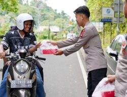 Humanis di Bulan Suci, DitPamObvit Polda Sulbar Tebar Kepedulian Lewat Aksi Bagi Takjil