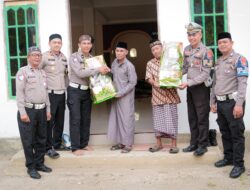 Ramadan Penuh Berkah: PJR Ditlantas Polda Sulbar Gelar Bakti Sosial, Salurkan Karpet Masjid dan Parcel untuk Marbot